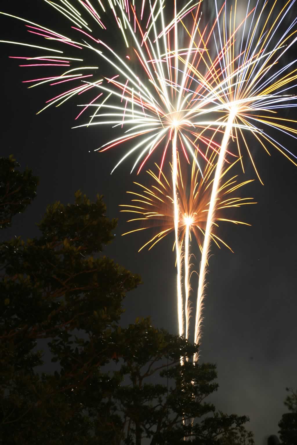 13-Obon_fireworks
