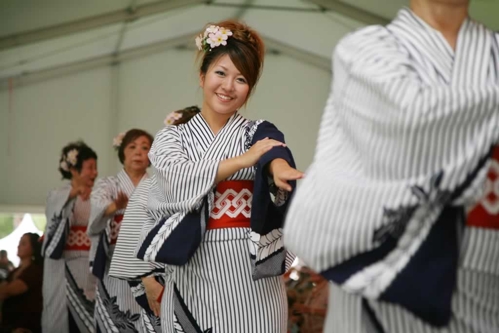 2-obon- bon odori dancers
