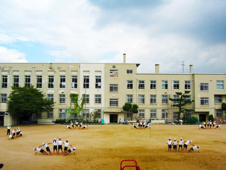 gym_class_in_japanese_school